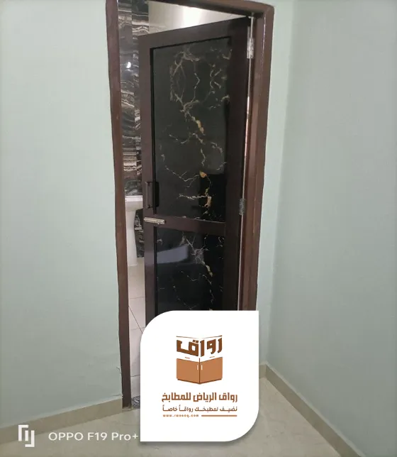 أبواب المنيوم للحمامات في الرياض